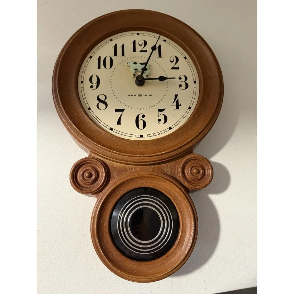 Vintage General Electric GE wall clock MODEL 2589 Cottage Core Kitschy Nice Cow